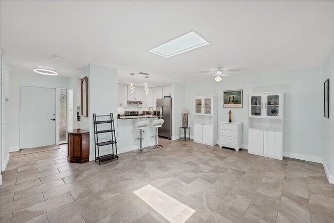 Building Photo - BENEVA & CLARK RD / VILLA