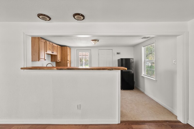 Building Photo - 502 Milam Ave