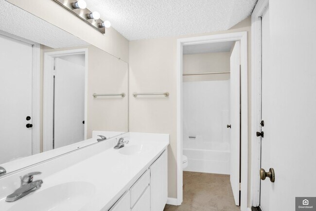 Building Photo - 18411 Hatteras St