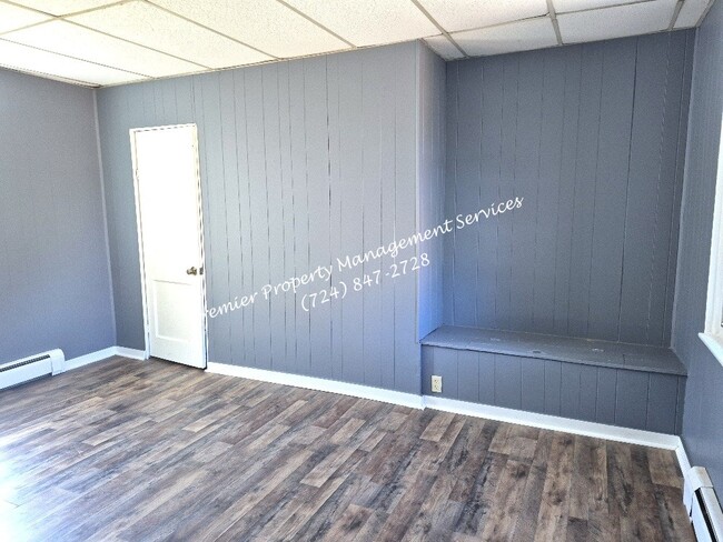 Building Photo - 421 Schiller St