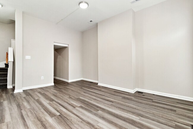 Building Photo - 1418 N Eden St
