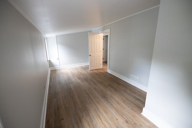 Building Photo - 214 Duffern Dr