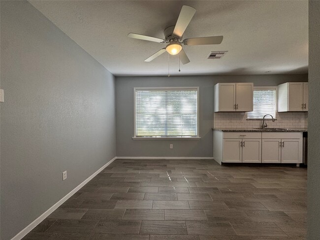 Building Photo - 514 Bertloma St