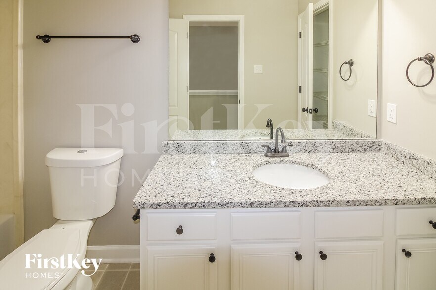 Building Photo - 8485 Farley Ave