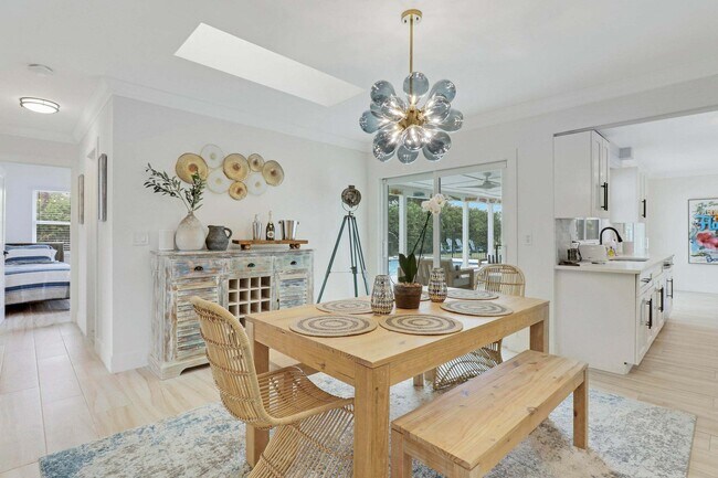 Building Photo - 9 W Riverside Dr