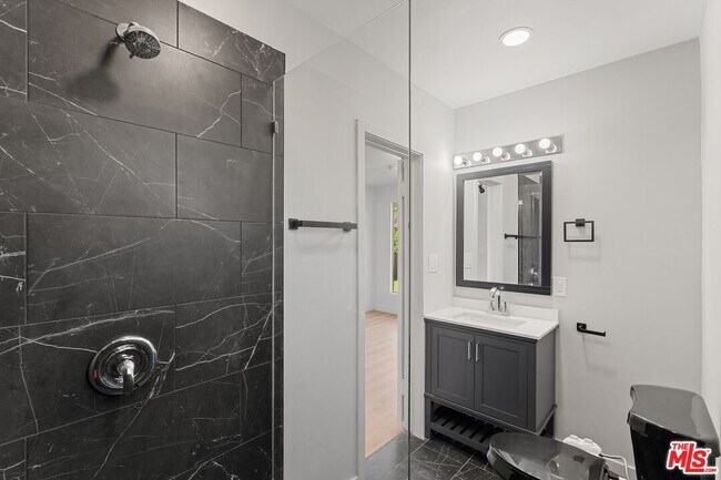 Building Photo - 2522 Armacost Ave