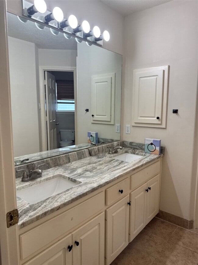 Building Photo - 8230 Falling Water Ct
