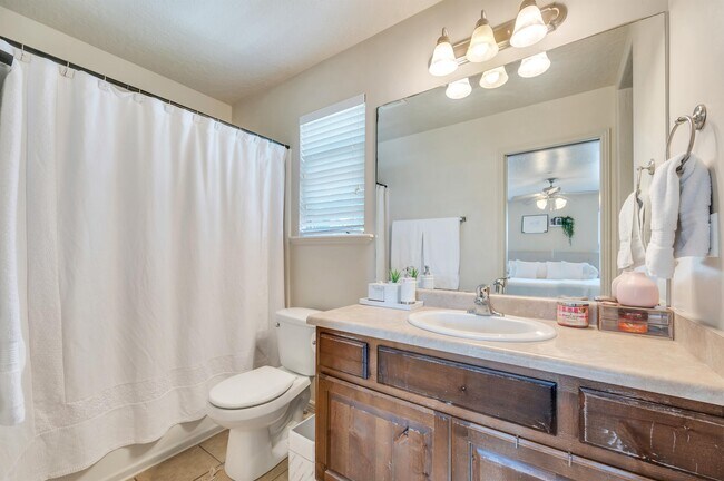 Building Photo - 35 E 150 N