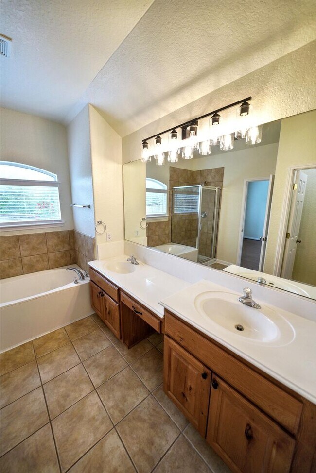 Building Photo - Stunning  Home in the Highly Sought-After ...