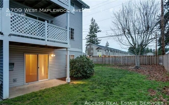 Building Photo - 2709 W Maplewood Ave