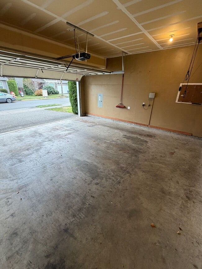 Building Photo - 7125 Axis St SE