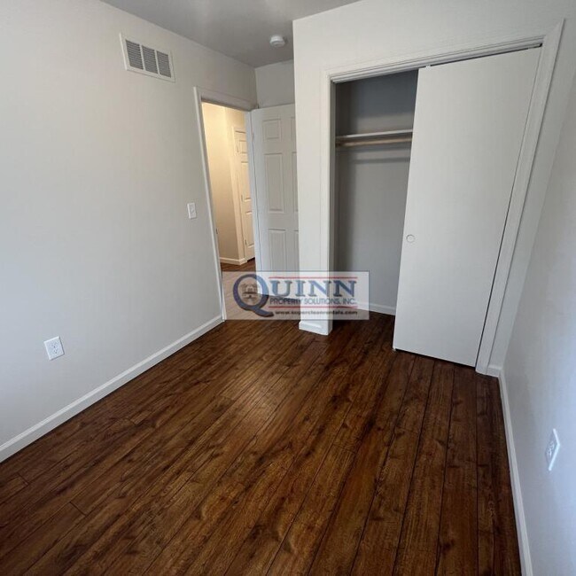 Building Photo - 317 Willow Dr