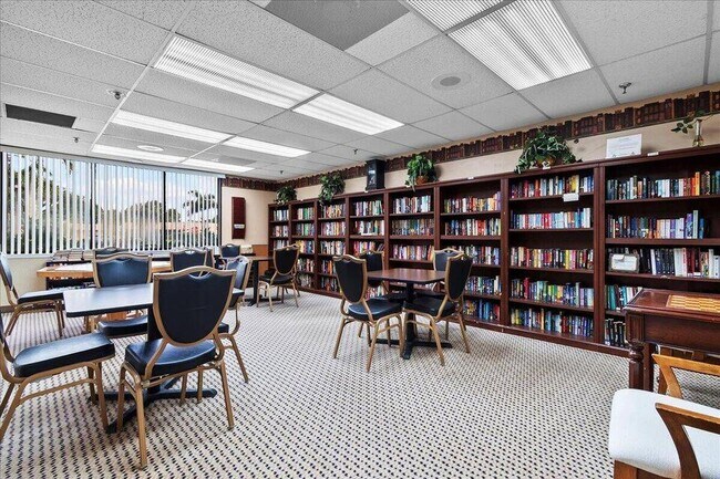 Building Photo - 4734 Lucerne Lakes Blvd N