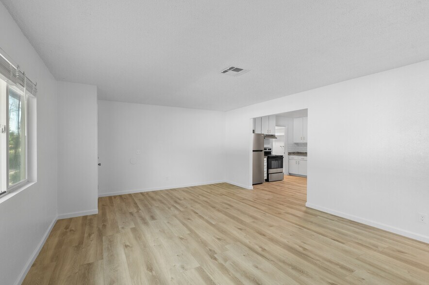 Building Photo - 2104 rosamond ave shasta lake apt 2