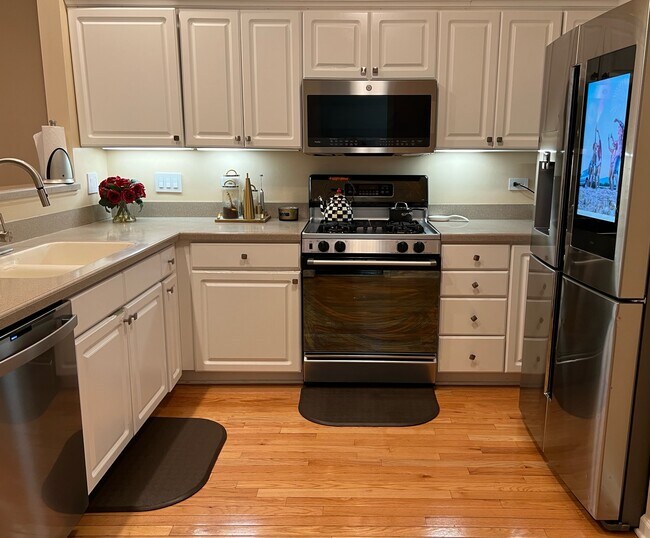 Building Photo - 884 Havenshire Rd