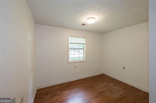 Building Photo - 503 Connally St SE