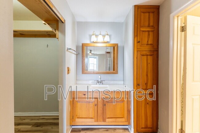 Building Photo - 2404 Buckingham Cir