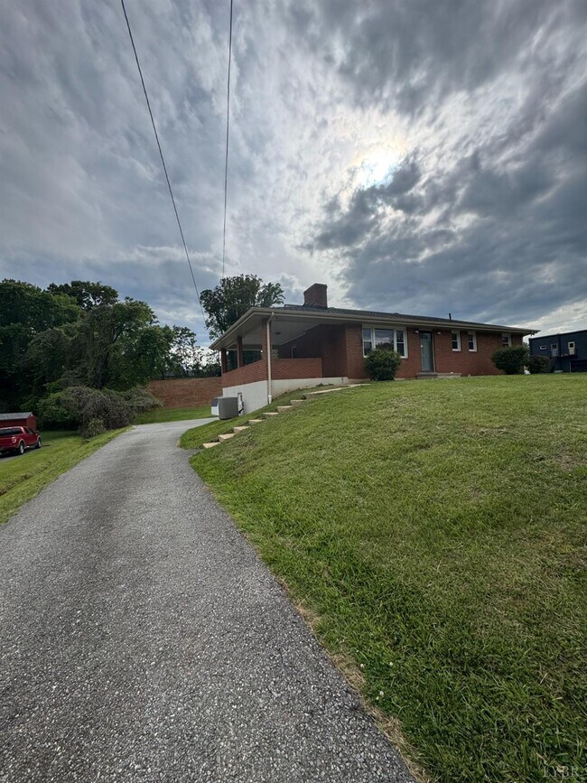 Building Photo - 106 Bryant Rd