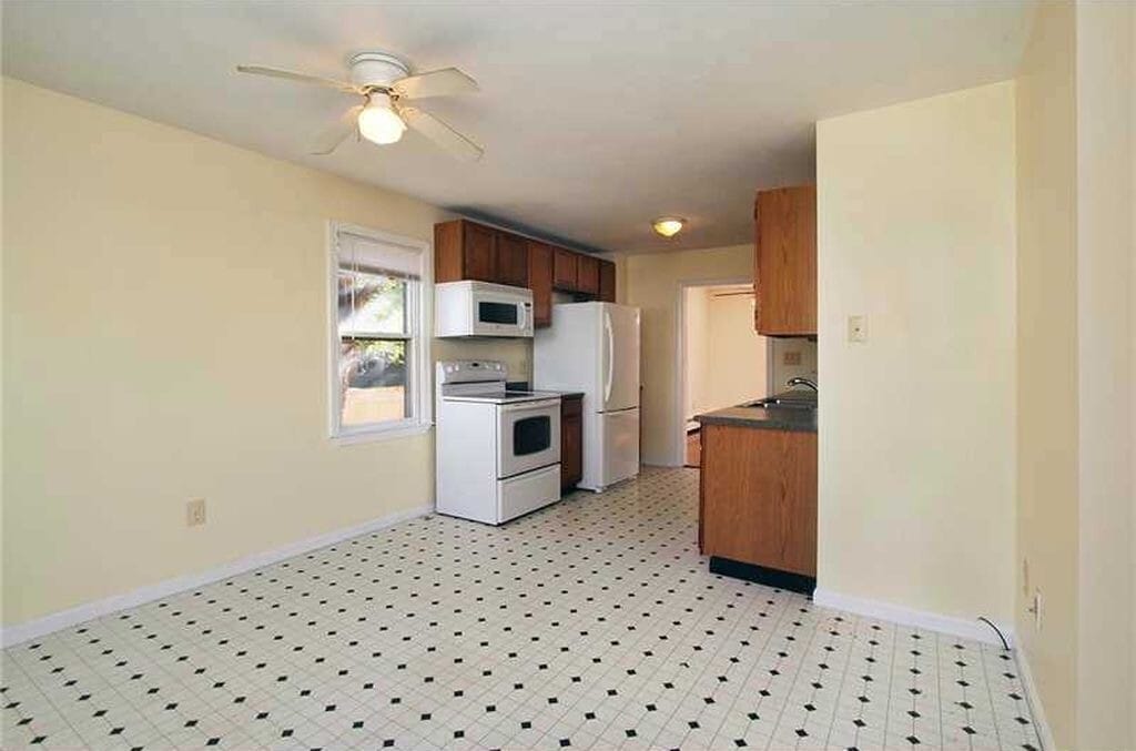 Building Photo - 18 Homer St