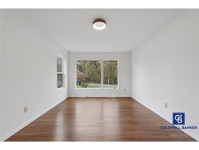 Building Photo - 1444 Ames Ave E