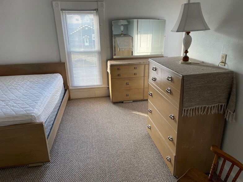 Building Photo - 4128 River Dr