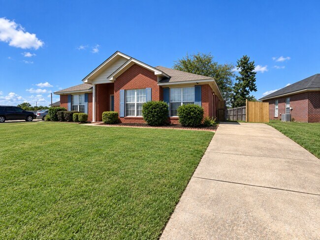 Building Photo - 6107 Blackstone Dr
