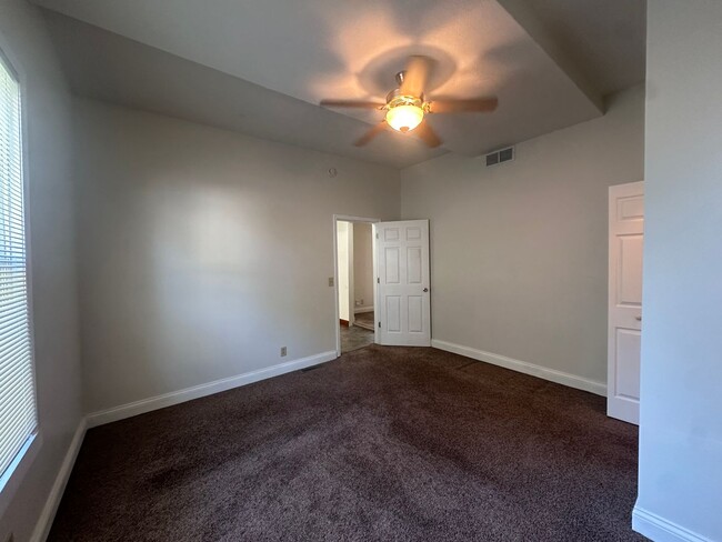 Building Photo - 3-Bedroom Home near Downtown Bloomington!