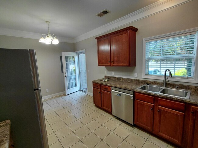 Building Photo - 300 Hampton Forest Dr