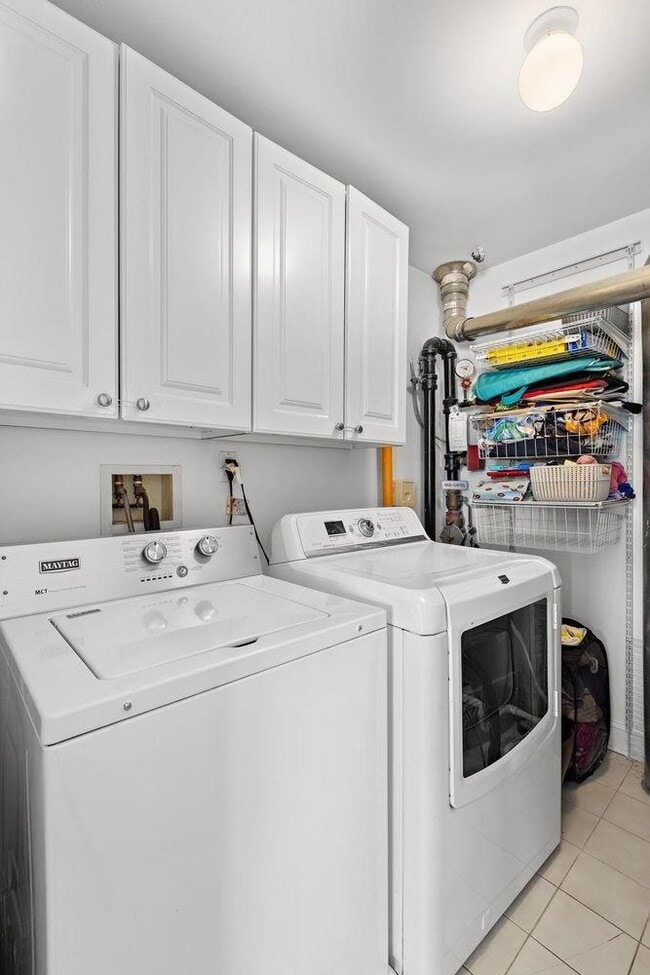 Building Photo - 443 Albany Ct