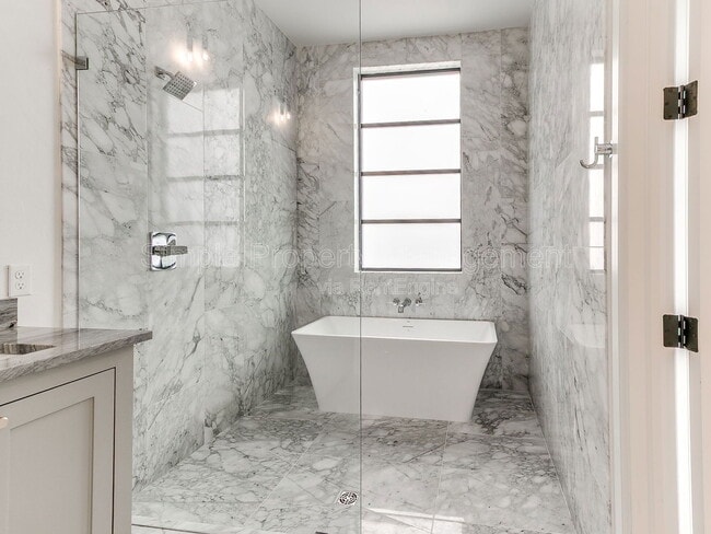 Building Photo - 821 NW 8th St