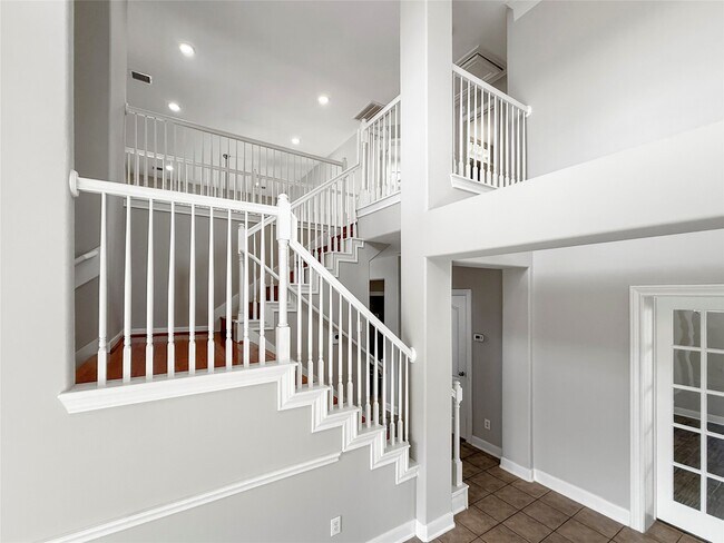 Building Photo - 1762 Lakeside Enclave Dr