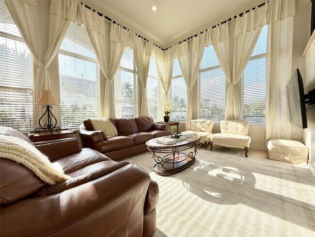 Building Photo - 514 N Birch Rd