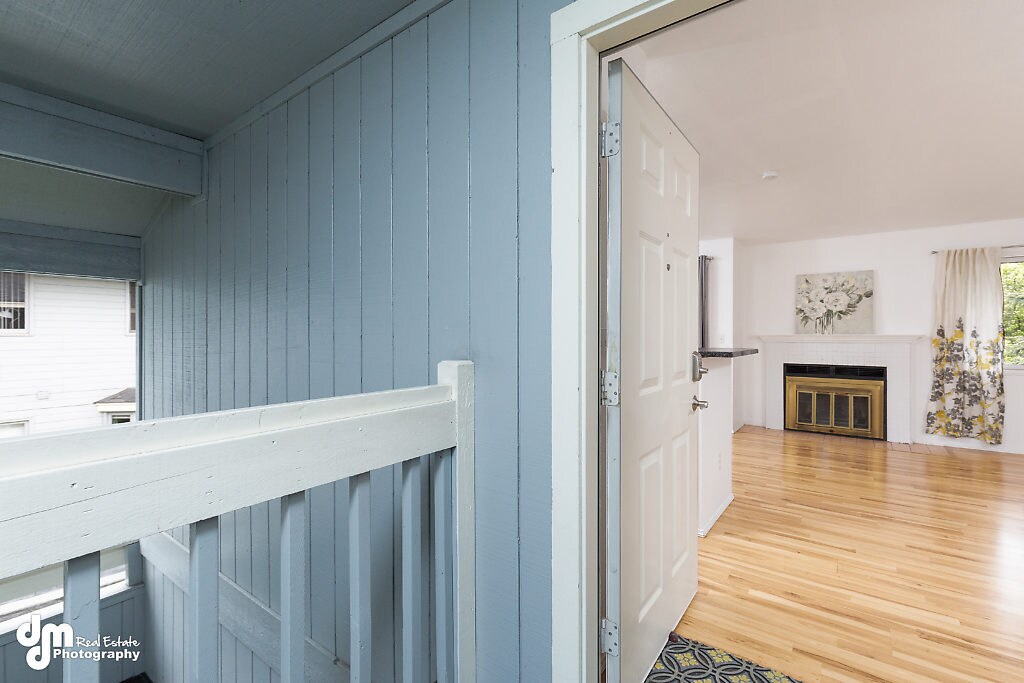 Condo entry - 4240 Folker St, #B202