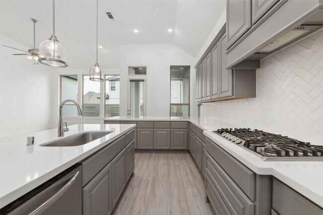 Building Photo - 7315 Camden Crestwood Way