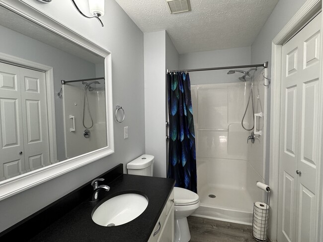 Building Photo - 103 Pinewood Dr