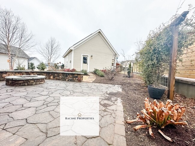 Building Photo - Property Available in the Very Popular -- ...