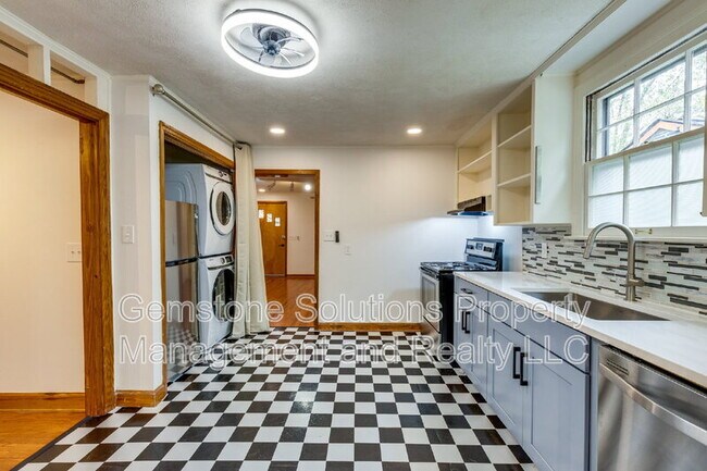 Building Photo - 3912A Burrus St