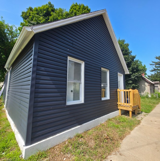 Primary Photo - Single Family Ranch 2 beds 1 bath FOR RENT!