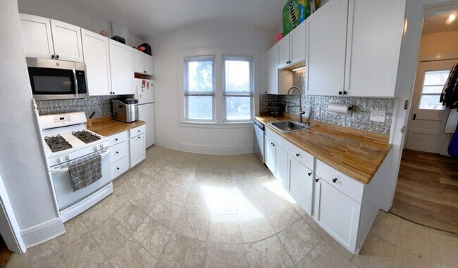 Building Photo - 130 Lathrop St