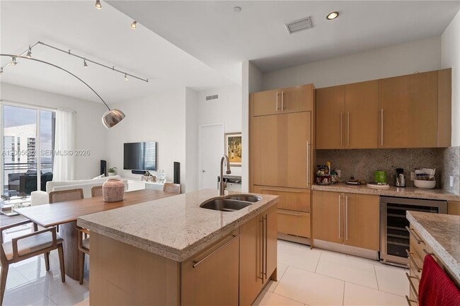 Building Photo - 900 Brickell Key Blvd