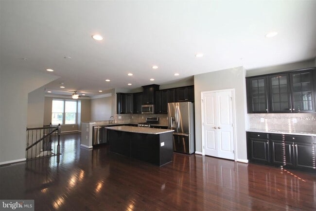 Building Photo - 228 Compass Dr