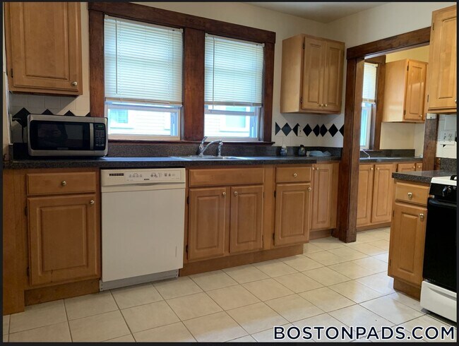 Building Photo - 189 Calumet St