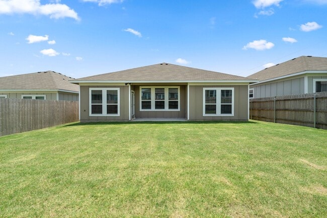 Building Photo - 4 Bedroom Home in Troy ISD!