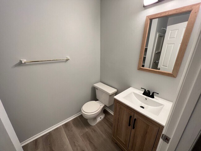 Building Photo - 3 Bedroom Townhouse Near Downtown Durham