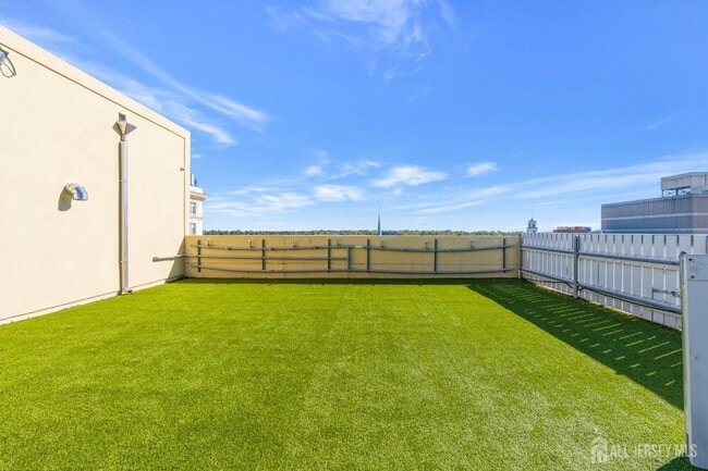 Building Photo - 1 Spring St