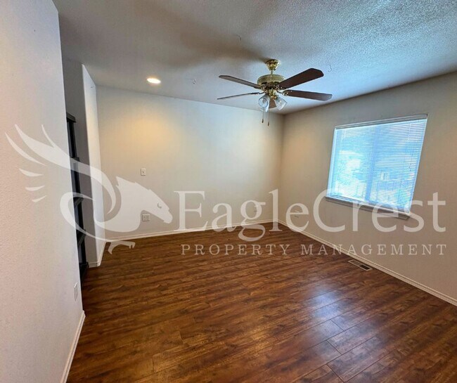 Building Photo - Spacious 3-Bedroom, 2-Bath Home on a Corner Lot-Students Encouraged To Apply