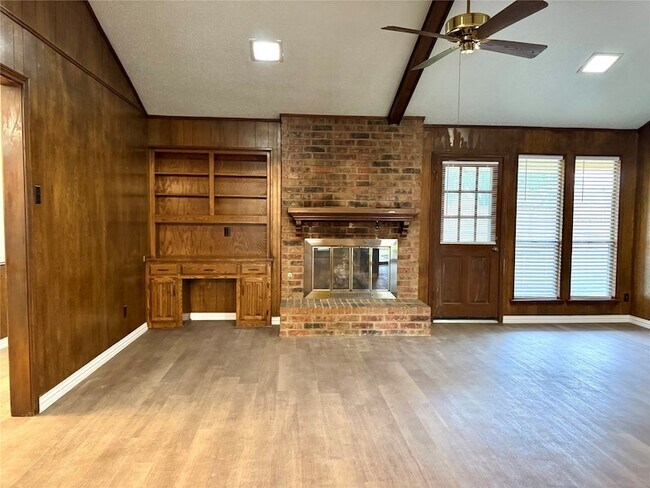 Building Photo - 1925 Glen Hill Dr