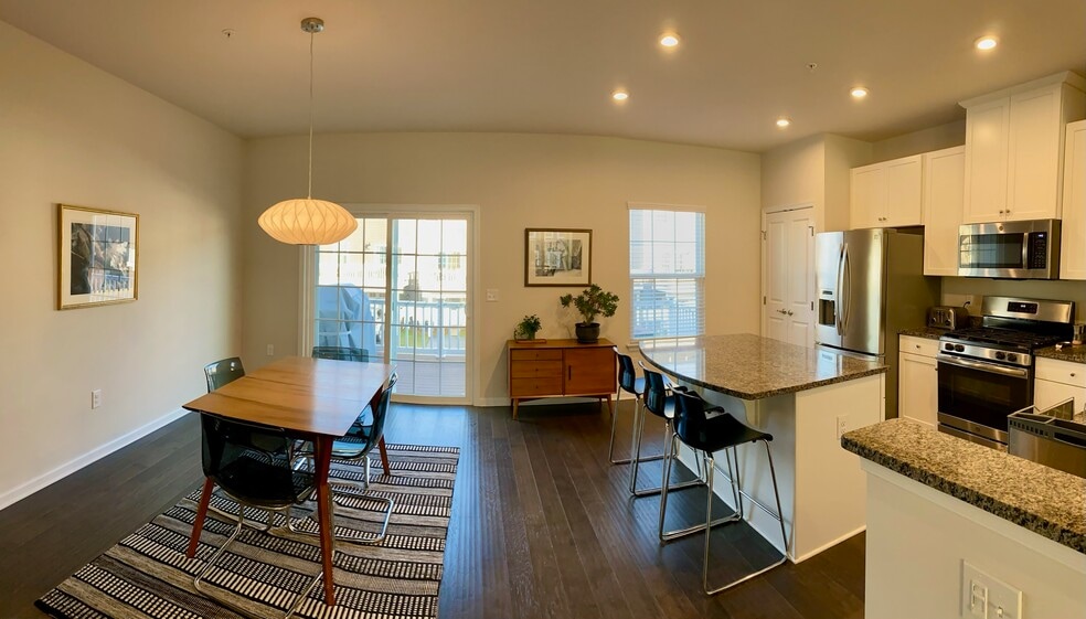 Dining room - 247 Madison Ln