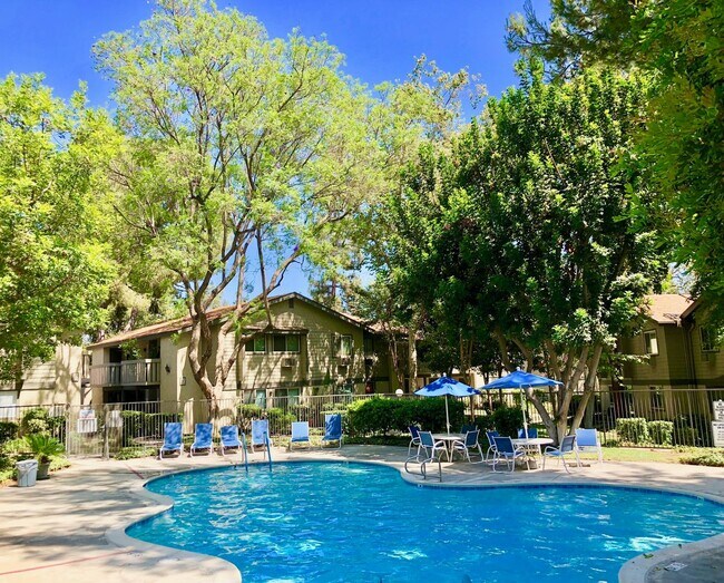 Building Photo - Charming 2 Bed/2 Bath Upstairs Condo in Qu...