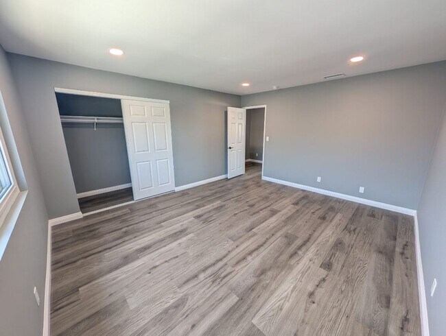 Building Photo - 1129 Cherry Ave
